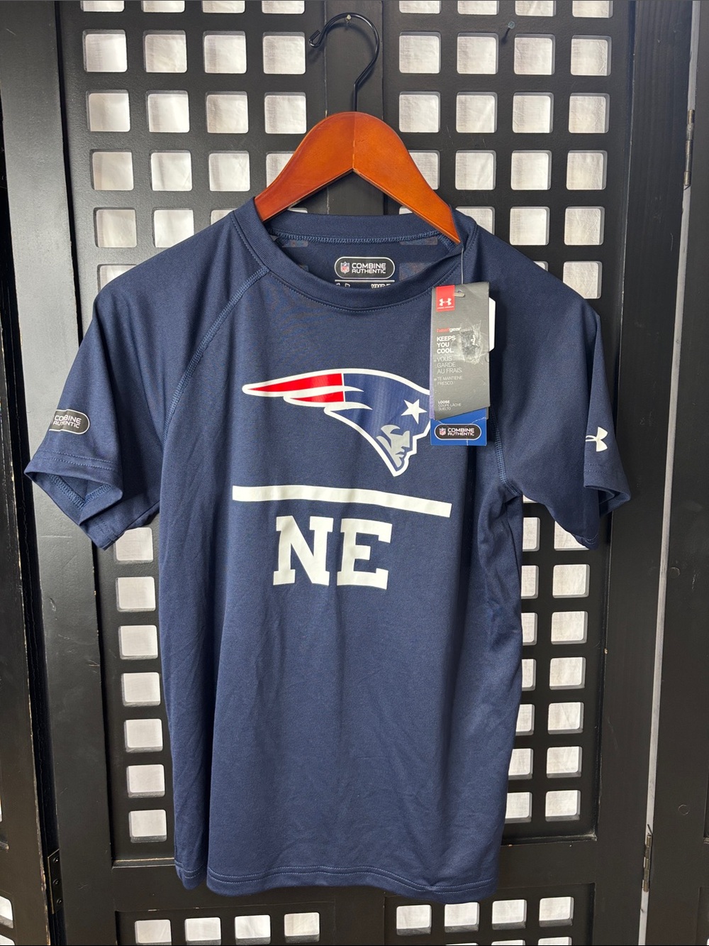 ❤️ Under Armour New England Patriots Kids Medium Tee Navy NWT NFL ❤️ - Picture 1 of 9